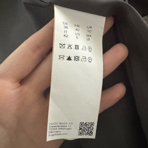 Hugo Boss "Janufal" Women's 100% Wool
One Button Blazer - Picture 10 of 10